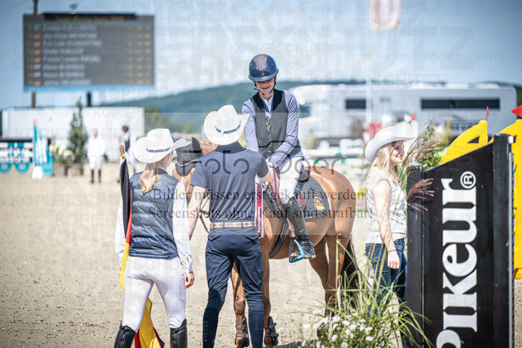 DOS_2842 | Entdecke hochwertige Reitturnierfotos von Foto Oger. Professionell, emotional und authentisch – jetzt Lieblingsmomente im Shop bestellen.Deutschlandweite Turnierfotografie. - Realisiert mit Pictrs.com