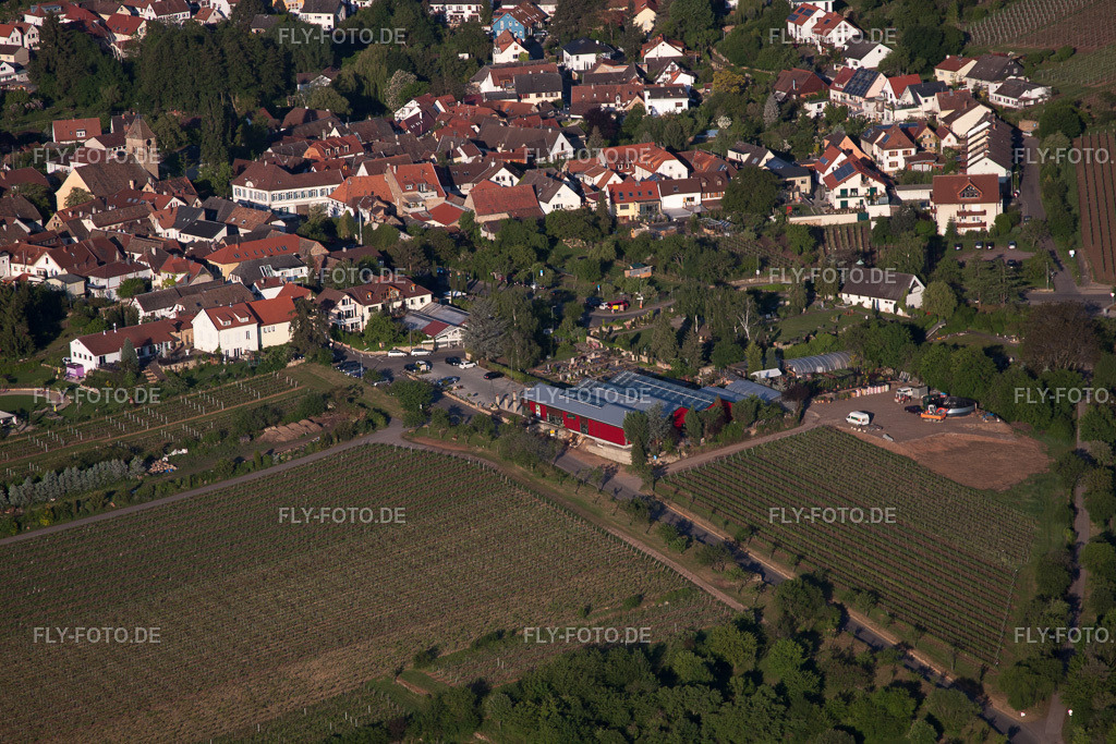 Blumen Schupp | Luftbild: Blumen Schupp im Ortsteil Gimmeldingen in Neustadt im Bundesland Rheinland-Pfalz in Deutschland. Foto: IMG_64641.jpg vom 04.05.2014 durch Werner Riehm/FLY-FOTO.de - Realisiert mit Pictrs.com