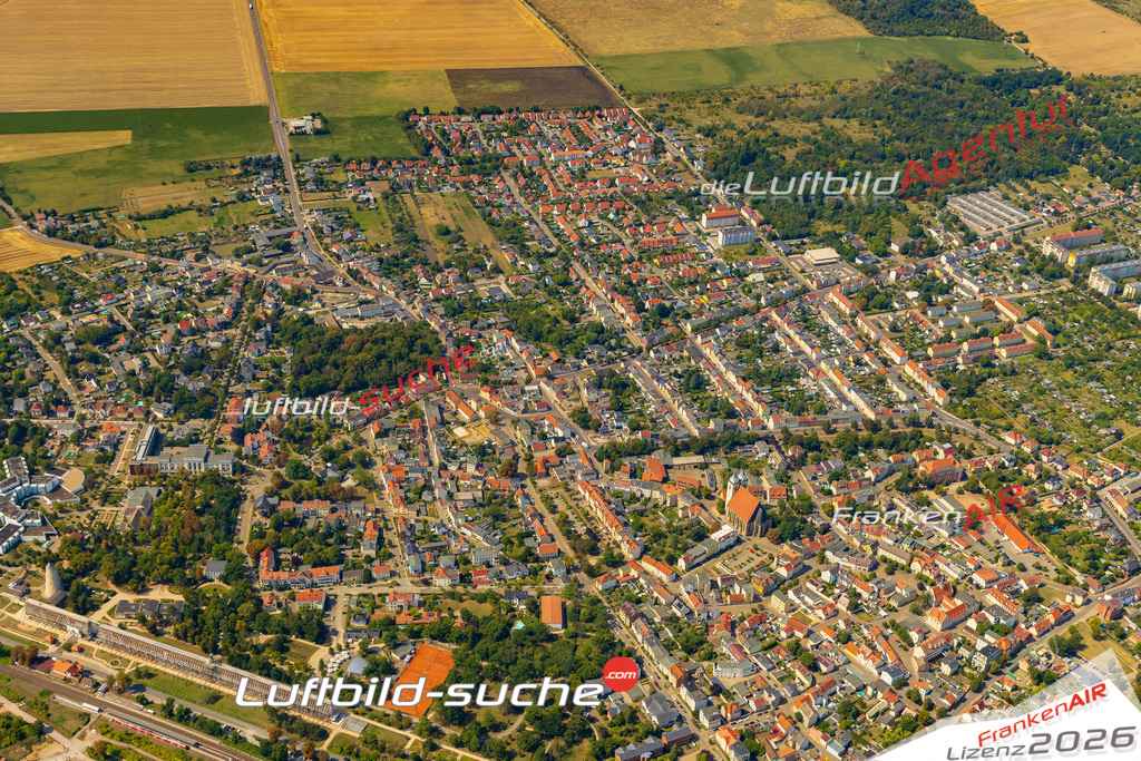 Altstadt Schönebeck Bild- Das Luftbild wurde 2025 vom UL-Flugzeug heraus erstellt ( keine Drohne bzw. Drohnenaufnahme ) - Hochauflösende Luftaufnahme -Nicht vergleichbar mit Google Maps oder Satelittenbilder- Die Geschenkidee !Mit Lizenz und Bildrechte bestellbar - CC