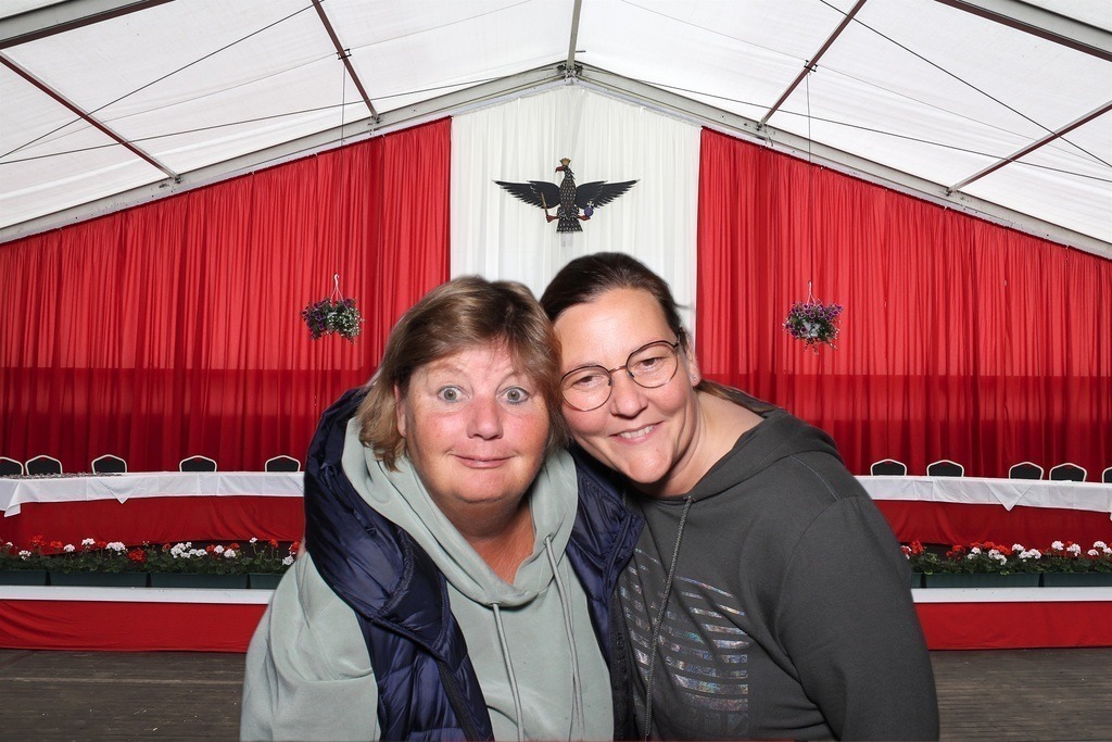 top-top.de 240928-132 | Foto, Video, Fotografie, Videografie, Fotobox, DJ, Discjockey, Musik, Musikbox, Veranstaltung, Photobooth, Amazon, Ebay, Buchtipp, Bestseller, Autor, Verlag, Buch, Wesel, Hamminkeln, NRW, Dinslaken, Rees, Drohne, Hochzeit, Party, Fotobox, Wesel, Fotograf