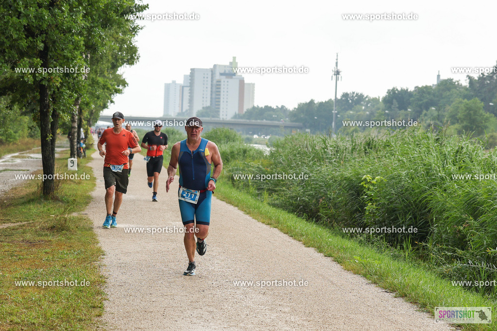 LUR_1523 | 34. M-net Erlanger Triathlon 2025 #erlangertriathlon  #mnettriathlon2025 #mnettriathlon #team #olympischedistanz #mitteldistanz #triathlon #maindonaukanal  #erlangertriathlon2025 #yourpictrs #tv1848 #tv1848erlangen  #triathlonbayern #sportinerlangen #demsportverbunden #sportshot_your_pictrs Copyright: www.sportshot.de