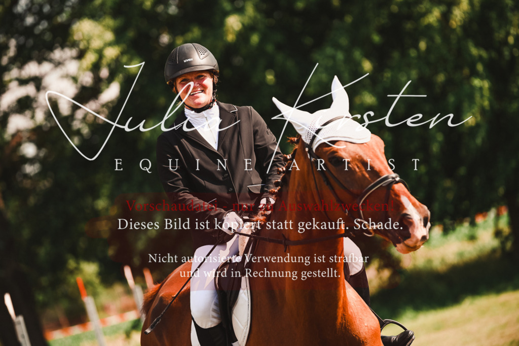 DSC_7308 | Pferde- und Turnierfotografie in Westsachsen. Pferdeportraits, Auftragszeichnungen und intuitive Kunst.