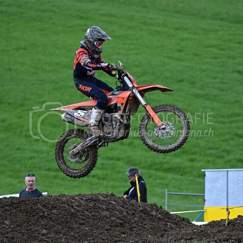 Motocross Schlatt bei Winterthur - 29. April 2023 | #5 von Moos Sven aus Ruswil (CH) auf KTM 250 in der Kategorie MX2 am Motocross Schlatt bei Winterthur, 29. April 2023.
Instagram: @mx_schlatt | @mc_wila | @sam_schweiz
Bild: Sportfotografie Markus Aeschimann | www.markus-aeschimann.ch - Realisiert mit Pictrs.com