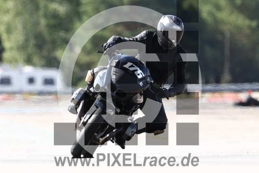 0176-20240707_05109 | Schöne Erinnerungen an spannende Momente - das festzuhalten ist unser Job. PIXELrace.de ist seit 2003 auf den Rennstrecken Europas unterwegs um die Action draußen beim Fahren und die wunderbare Stimmung imm Fahrerlager für euch einzufangen.