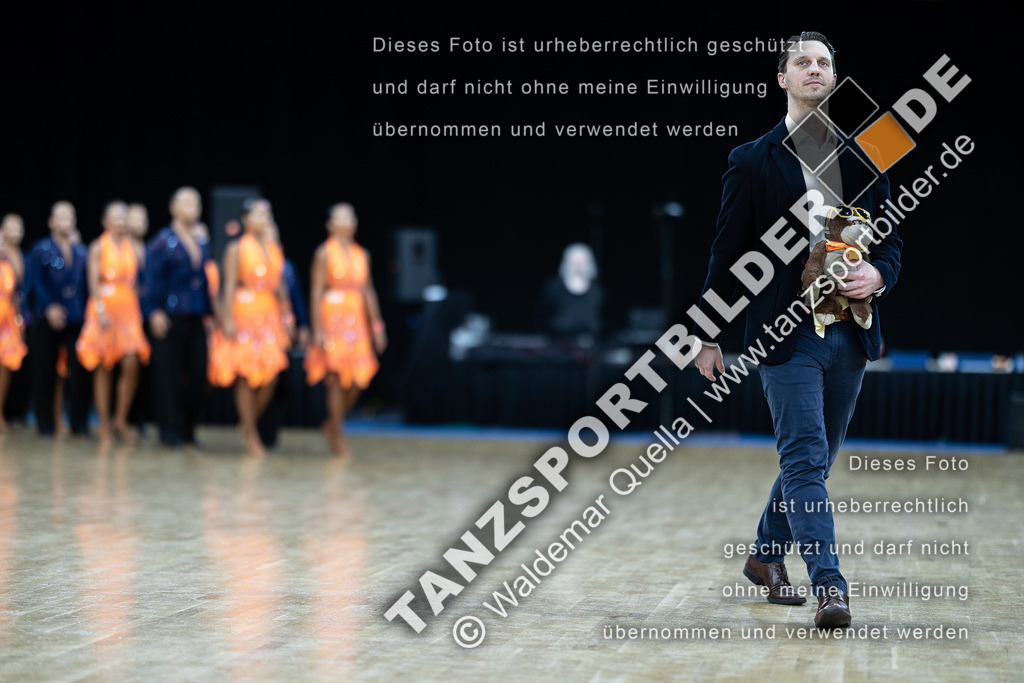 20230226-10709 | Hier finden Sie Tanz Bilder vom Latein und Standard Formationen tanzen. Sportbilder vom Tanzsport. Schöne Fotos und von Weltmeisterschaft, Europameisterschaft, Bundesliga, Regionalliga, Oberliga und Landesliga sowie von GOC Stuttgart, DanceComp, WM Bremen