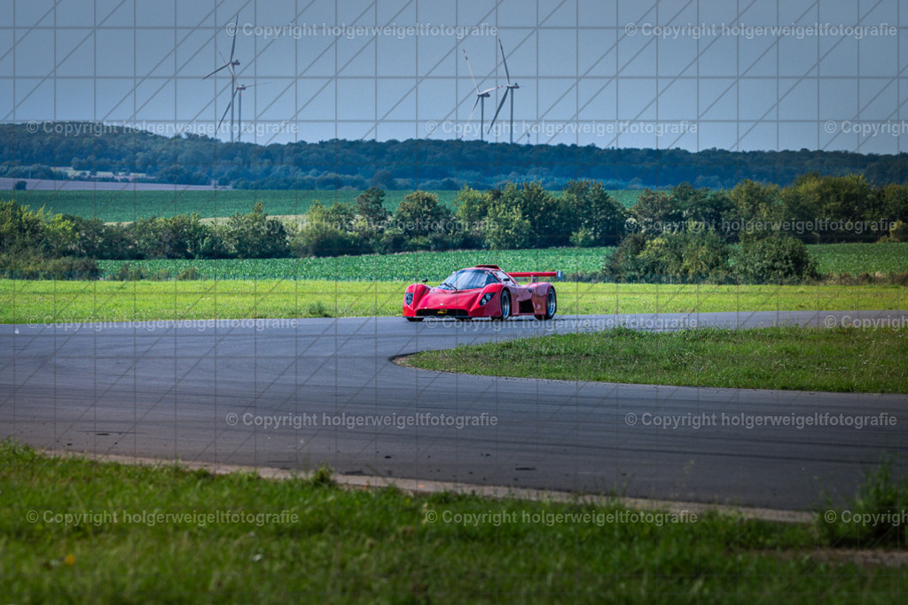 Ferrari | Foto vom 3. Classic Motor Weekend 18. - 20. August 2023 auf dem Flugplatz in Obermehler - Realisiert mit Pictrs.com