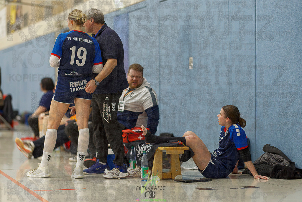 Frauen Regionalliga (HHV); HSG Wettenberg - TV Hüttenberg | Frauen Regionalliga (HHV); HSG Wettenberg - TV Hüttenberg am 06.12.2025 in Launsbach (Wettenberg) (Halle GS Launsbach (Wettenberg))Photo © 2025 - Jörg Heinrich - Realisiert mit Pictrs.com