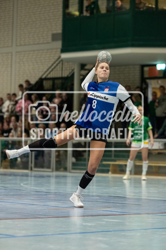 Vechta_Blomberg-27 | Leni Ringelkamp (8, HSG Blomberg-Lippe II) Wirft einen sieben Meter - Realisiert mit Pictrs.com