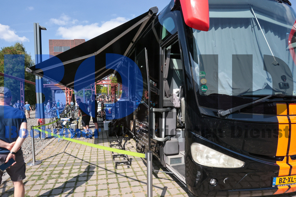 SES_DEUTOU20250820-2 | bond - Realisiert mit Pictrs.com