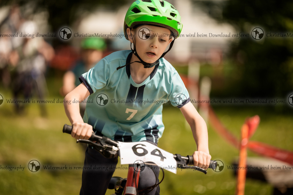 Eierlesen 2026 | Sie wurden bei einem Event oder Sportanlass fotografiert? Hier finden sie ihre Bilder! - Realisiert mit Pictrs.com