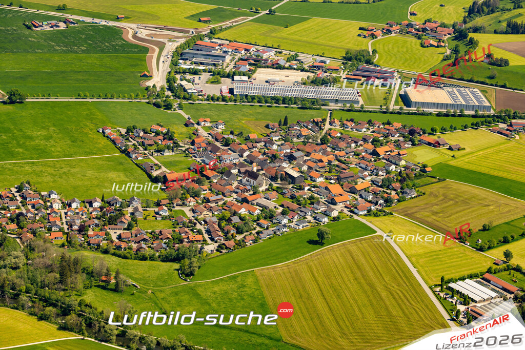 Das Luftbild zeigt : Altdorf Biessenhofen - Die Luftaufnahme wurde 2024 vom UL-Flugzeug aus erstellt ( keine Drohne ) - Hochauflösende Luftaufnahme - Für grossformatige Ausdrucke geeignet. Die Geschenkidee !Mit Lizenz und Bildrechte bestellbar