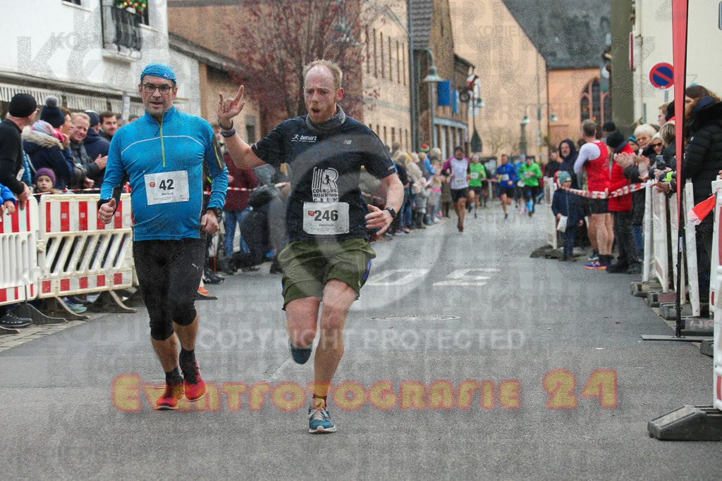 221127_1215_EX1_2226 | Sportfotografie im Rhein-Sieg Kreis, Köln, Bonn, NRW, Rheinland Pfalz, Hessen, etc. Unser Tätigkeitsfeld umfasst den Laufsport vom Volkslauf über den Marathon, Duathlon, Triathon bis zum Ultralauf wie Kölnpfad Ultra oder Schindertrail.