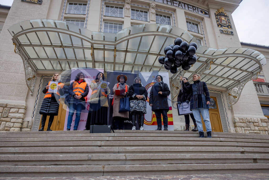 RR5M5734 | 29.NOV.24-Protestmarsch gegen Gewalt-Copyright: Katholische Kirche Kärnten/Denk Dich Neu/Trainproduction/Matthias Trinkl