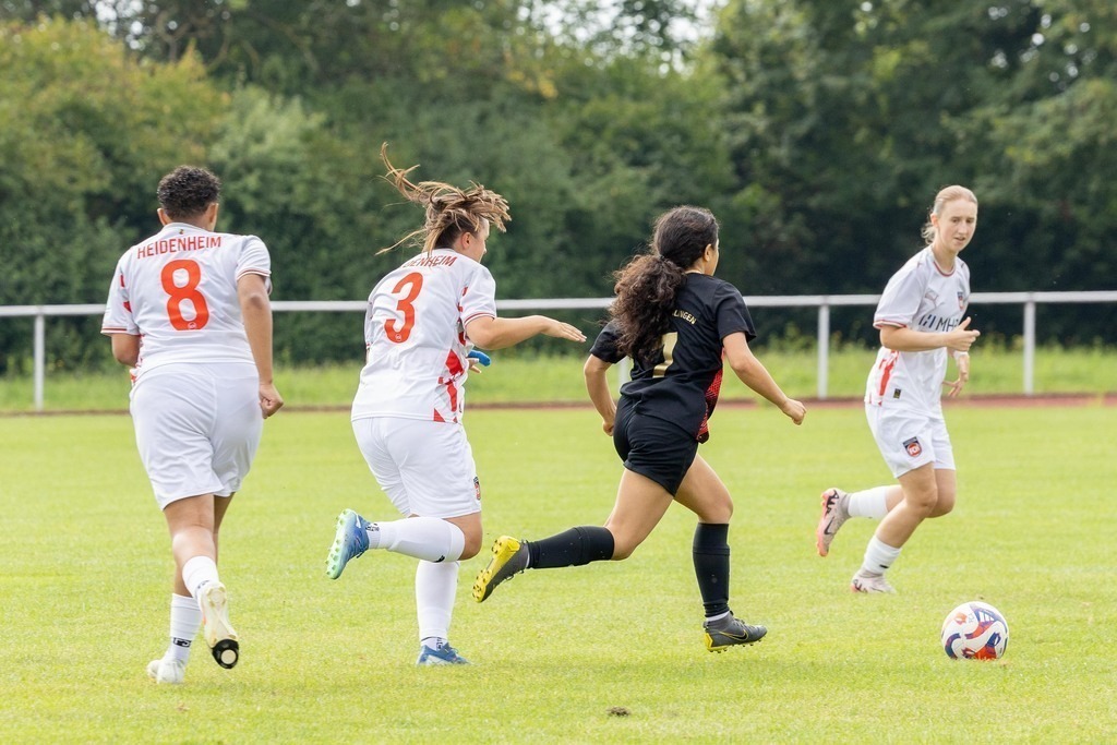 Fußball I FRAUEN I Saison 2025-2026 I Freundschaftsspiel I SGM Alfdorf-Mögglingen - 1FC Heidenheim 1846 I_250817_7057 | Fotopresso – Sportfotografie in Heidenheim & Umgebung. Professionelle Sportfotografie für unvergessliche Momente. Dynamische Action-Shots, emotionale Szenen & hochwertige Bilder. - Realisiert mit Pictrs.com