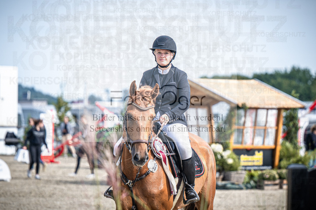 DOS_8511 | Entdecke hochwertige Reitturnierfotos von Foto Oger. Professionell, emotional und authentisch – jetzt Lieblingsmomente im Shop bestellen.Deutschlandweite Turnierfotografie. - Realisiert mit Pictrs.com