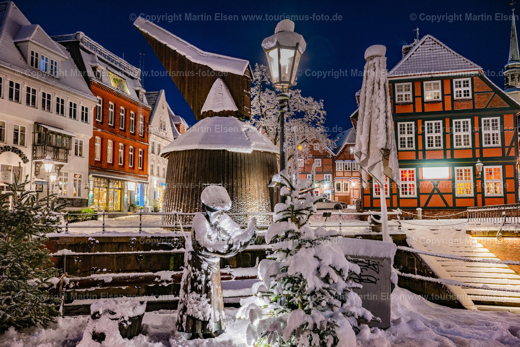 Stade Fischmarkt Holzkran Altstadt Winter Schnee_ELS_2533030126 | Fotos aus den Touristenorten aus Norddeutschland. - Realisiert mit Pictrs.com