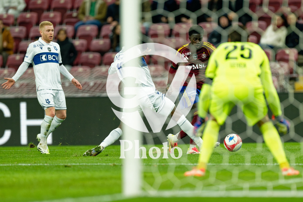 Brack Super League - Servette FC v FC Lausanne-Sport | Mardochee Miguel (39 Servette FC) in action (close up) under pressure of Nicky Beloko (16 FC Lausanne-Sport)  during the Brack Super League match between Servette FC and FC Lausanne-Sport at Stade de Geneve in Geneva, Switzerland