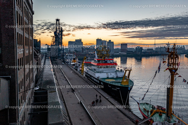 DJI_0037 | 30.09.2022 Drohnenaufnahmen Dt. Schifffahrtstag 2022 Bremen Wendebecken / Weser
