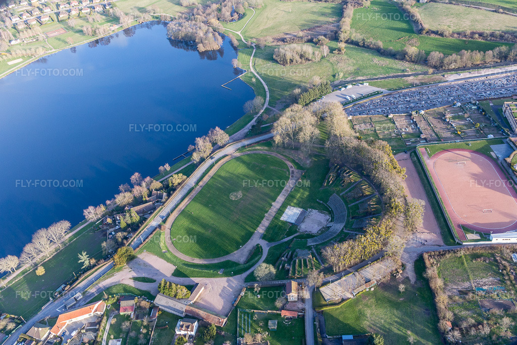 Aerial view: (Burgundy) in Autun in the state Saone et Loire, France. – Photo: IMG_105465.jpg taken on 04/01/2018 by Werner Riehm/FLY-FOTO.com – Resolution of the original: 4890 x 3260 px
