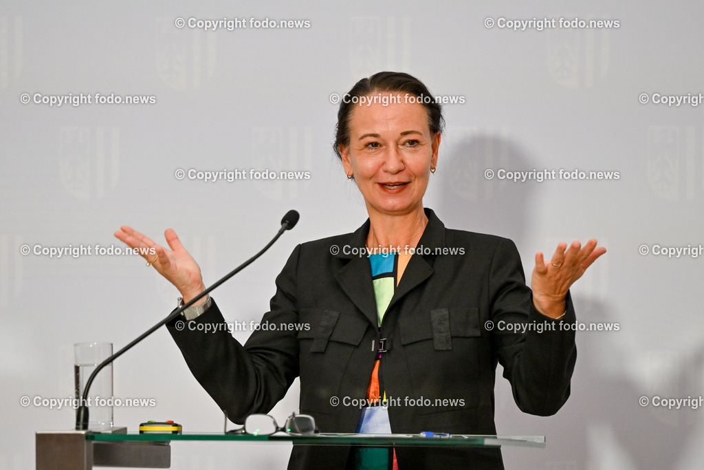 Kick-off-Veranstaltung der Gruendungspraesidentin_ IDSA_ 07.07.2023-45 | 07.07.2023, Landhaus Linz AUT, Kick-off-Veranstaltung der Gruendungspraesidentin, IDSA, im Bild Stefanie Lindstaedt (Gruendungspraesidentin des Institute of Digital Sciences Austria (IDSA))