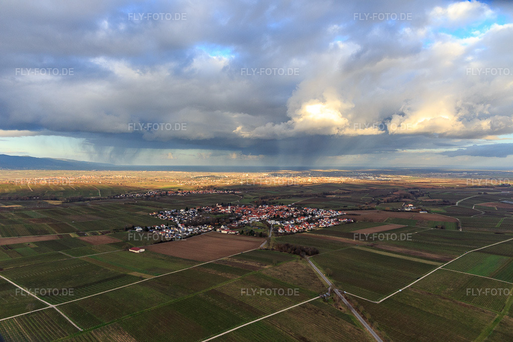 Luftbild: Ortsansicht von Südwesten im Ortsteil Mörzheim in Landau im Bundesland Rheinland-Pfalz in Deutschland. Foto: IMG_130302.jpg vom 06.01.2022 durch Werner Riehm/FLY-FOTO.de