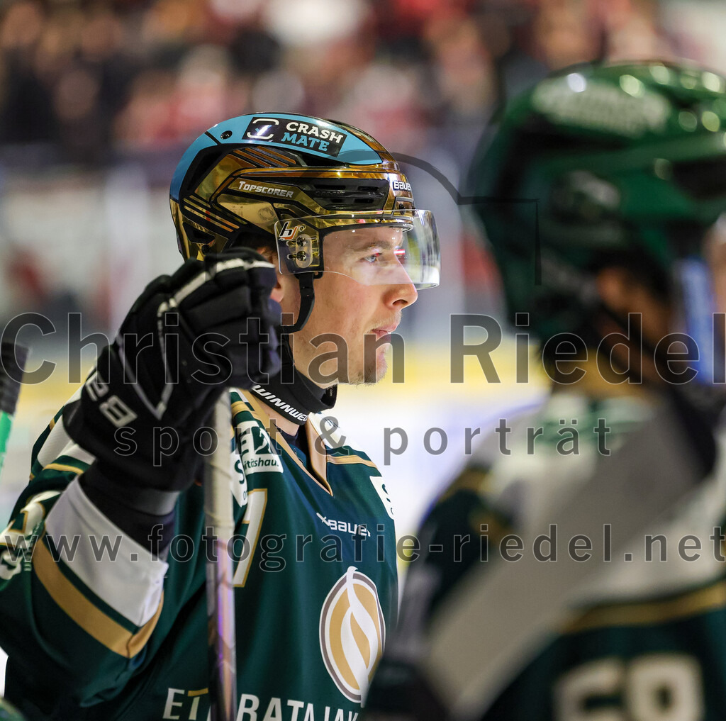 2025-12-14_057_TSV_Erding_gegen_ECDC_Memmingen_Indians | Erding, Deutschland, 14.12.2025:Eishockey, Oberliga Süd 2025 / 2026, 26. Spieltag, TSV Erding gegen ECDC Memmingen Indians, Endergebnis: 1:2Thomas Matheson (Erding Gladiators, #37)Foto: Christian Riedel / fotografie-riedel.net
