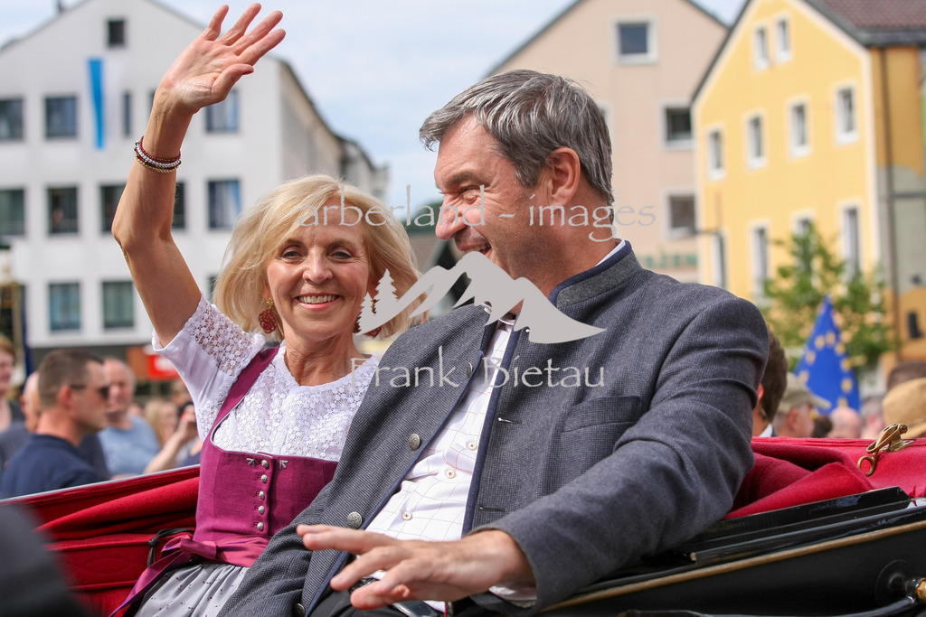 993T2190 | Eröffnung des 150 Pichelsteinerfest in Regen mit Ministerpräsident Markus Söder und Wirtschaftsminister Hubert Aiwanger