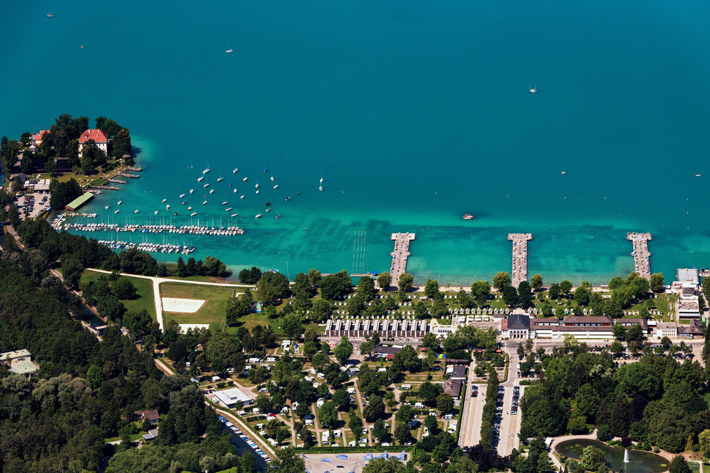 dr__0025888.jpg | KLAGENFURT 25.06.2019 Uferbereiche am Wörthersee des Freibades Loretto Strandbad und Strandbad Klagenfurt in Klagenfurt in Kärnten, Österreich. // Sandy beach areas on the Loretto Strandbad and Strandbad Klagenfurt in Klagenfurt in Kaernten, Austria. Foto: Daniel Reiter