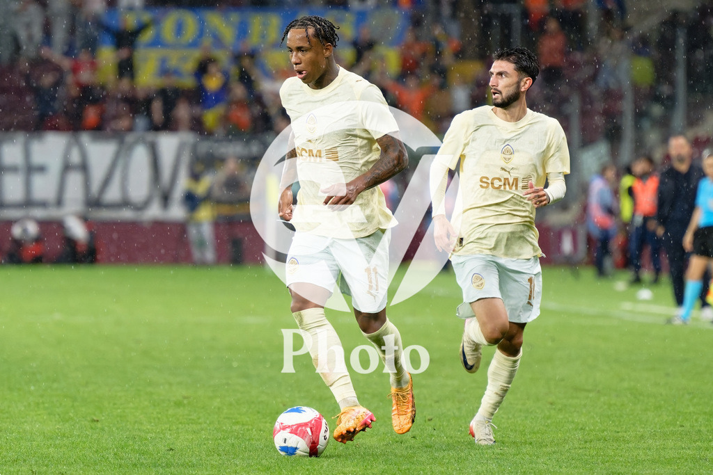 UEFA Conference League Play-offs 2nd leg - Servette FC v FC Shakhtar Donetsk | Kevin (11 FC Shakhtar Donetsk) in action (close up) with Irakli Azarov (16 FC Shakhtar Donetsk)  during the UEFA Conference League Play-offs 2nd leg match between Servette FC and FC Shakhtar Donetsk at Stade de Geneve in Geneva, Switzerland