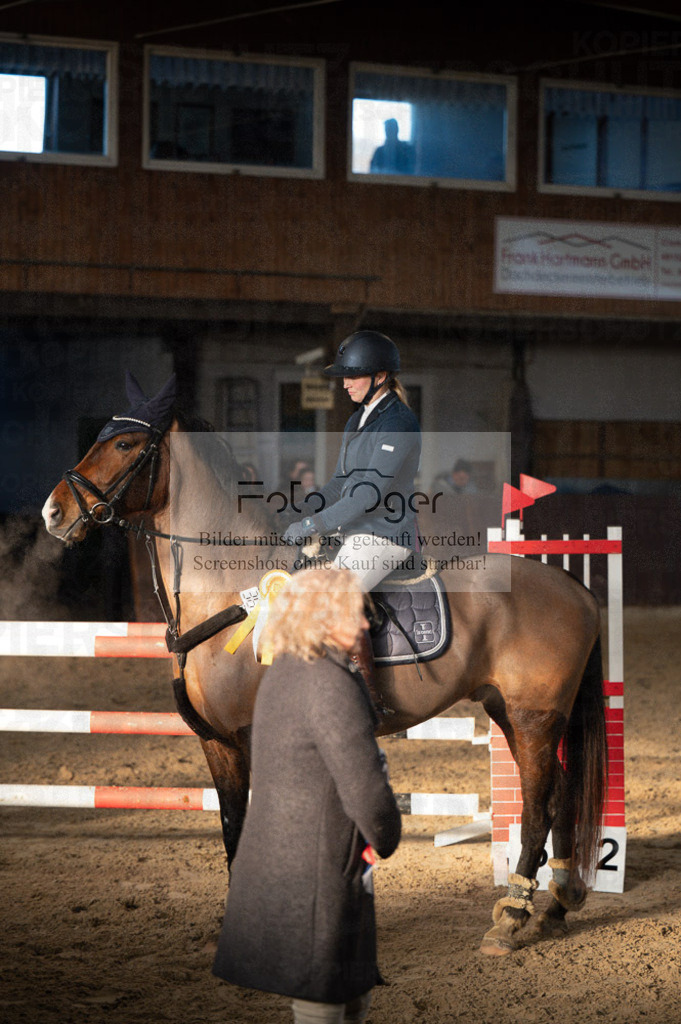 Hallenreittunier Voxtrup 2023 | Entdecke hochwertige Reitturnierfotos von Foto Oger. Professionell, emotional und authentisch – jetzt Lieblingsmomente im Shop bestellen.Deutschlandweite Turnierfotografie. - Realisiert mit Pictrs.com