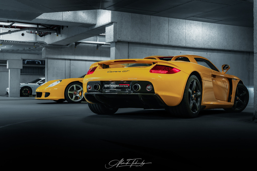Carrera GT Double Trouble | Entdecken Sie die faszinierende Welt von Alexander Tschuncky Arts: Kreative Fotografie, atemberaubende Automobilkunst und hochwertiger Bilderdruck. Lassen Sie sich inspirieren! - Realisiert mit Pictrs.com