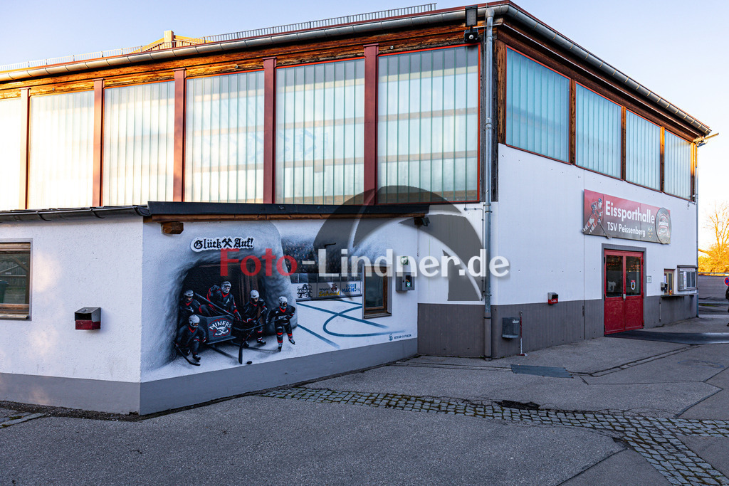 Gebäude | Eisstadion Peißenberg 2024/25, Gebäude, 20241115,von Außen,2024-11-15 in Peißenberg (Eisstadion Peißenberg)Copyright: WolfgangxLindner foto-lindner.de