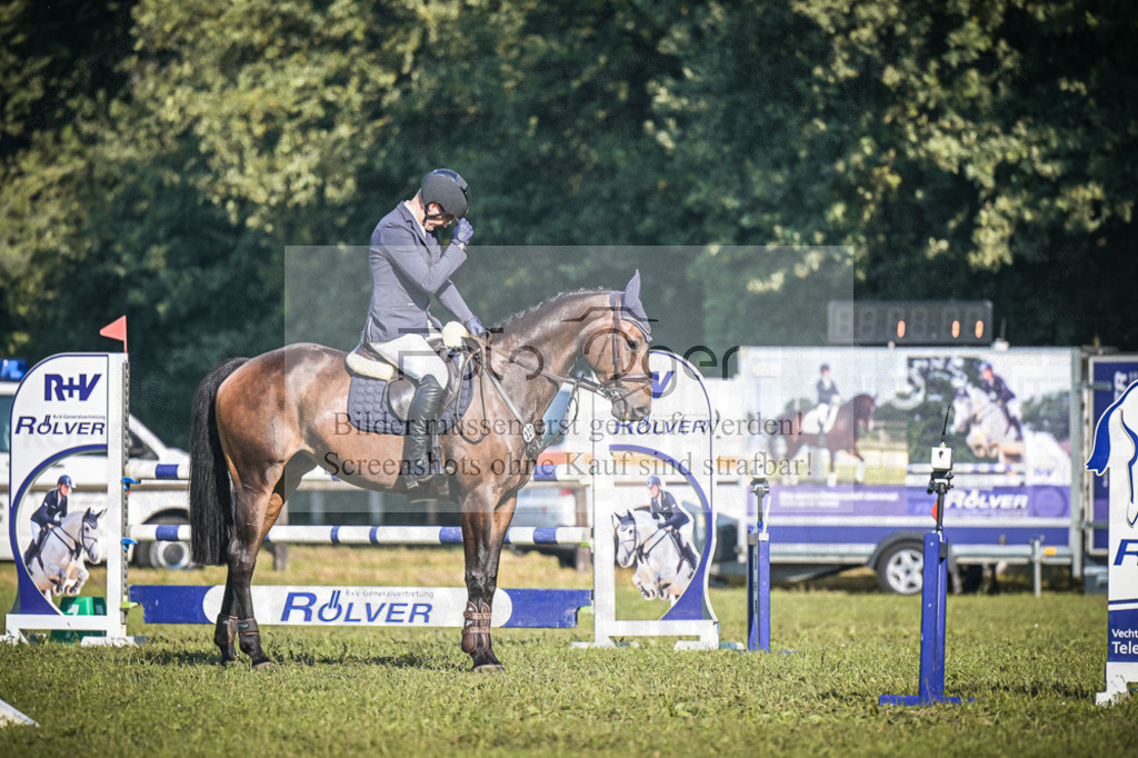 DOS_1013 | Entdecke hochwertige Reitturnierfotos von Foto Oger. Professionell, emotional und authentisch – jetzt Lieblingsmomente im Shop bestellen.Deutschlandweite Turnierfotografie. - Realisiert mit Pictrs.com