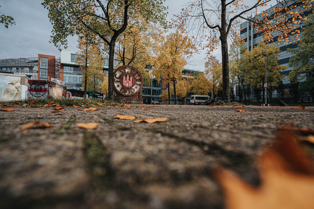 HEV07030 | Der offizielle Shop für FC St. Pauli Fotos. Wähle aus Spielszenen & Fanmomenten dein FCSP Wunschformat. Wir liefern Millerntor-Atmosphäre.