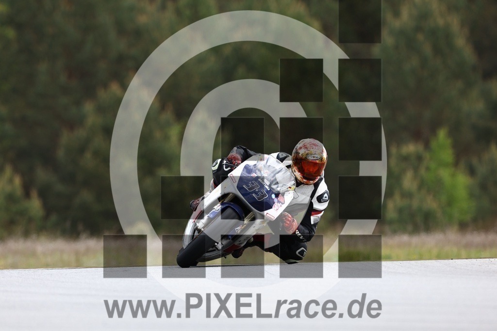 0033-20240511_03291 | Schöne Erinnerungen an spannende Momente - das festzuhalten ist unser Job. PIXELrace.de ist seit 2003 auf den Rennstrecken Europas unterwegs um die Action draußen beim Fahren und die wunderbare Stimmung imm Fahrerlager für euch einzufangen.