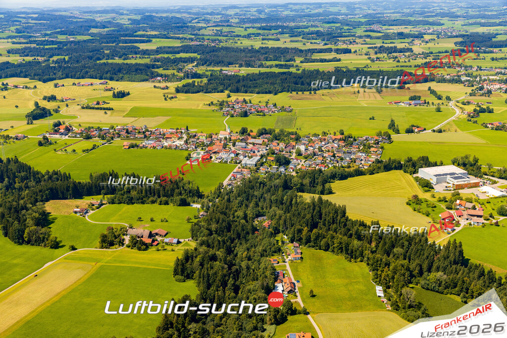 Luftaufnahme von Opfenbach Vs Google Maps- Die Luftaufnahme wurde 2025 vom UL-Flugzeug heraus erstellt ( keine Drohne ) - Hochauflösende Luftaufnahme - für professionelle Ausdrucke geeignet. Die Geschenkidee !Mit Lizenz und Bildrechte bestellbar