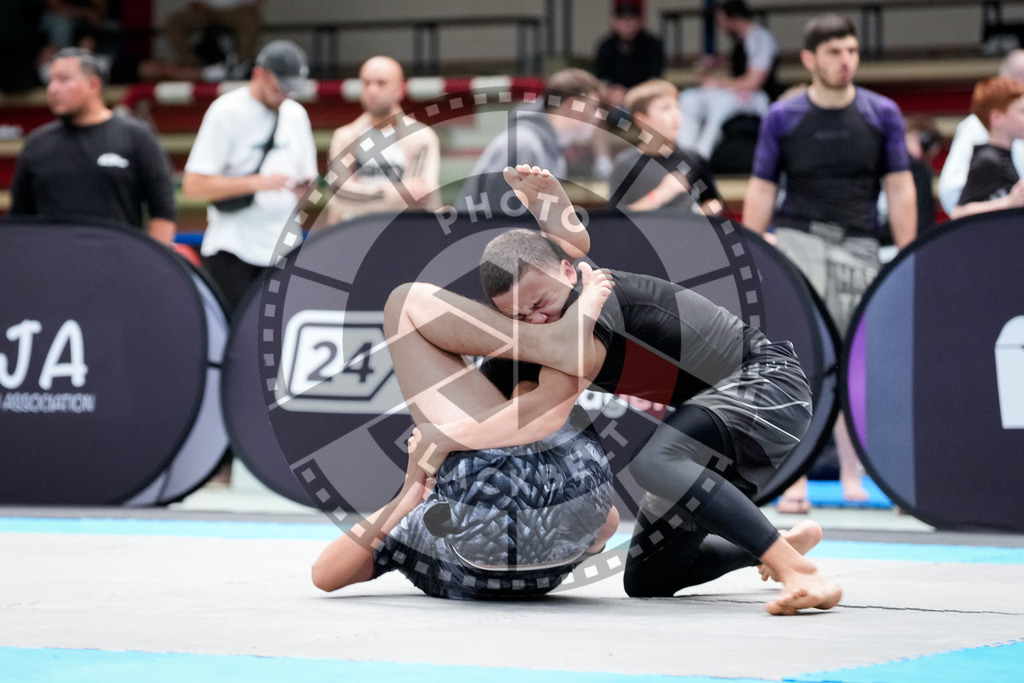 20250920PBB3356 | Athletes compete during the AJP Tour Hamburg International Jiu-Jitsu Championship, on September 20, 2025 in Hamburg, Germany. © Chiara Dazi / photoblackbelt