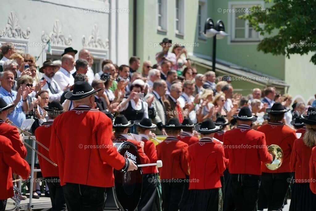35-LECHASCHAU2-Bundesmusikfest-2023-Juni16-Reutte-DSC06835 | Info aus dem Bezirk Reutte/Ausserfern Tirol sowie eine umfangreiche Bilddatenbank über die gesamte Region: Lechtal, Talkessel Reutte, Tannheimertal, Zwischentoren. Lech, Plansee, Zugspitze, Grenztunnel, B179, Fernpassstraße, Verkehr, Lawinen, Tradition, - Realisiert mit Pictrs.com