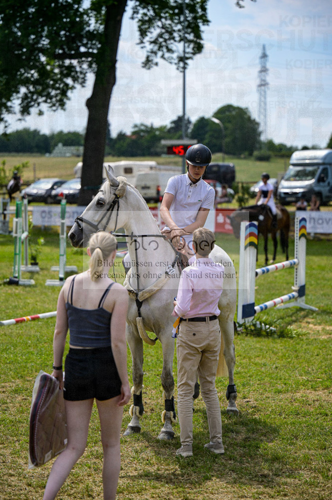 Reitturnier Voxtrup | Entdecke hochwertige Reitturnierfotos von Foto Oger. Professionell, emotional und authentisch – jetzt Lieblingsmomente im Shop bestellen.Deutschlandweite Turnierfotografie. - Realisiert mit Pictrs.com