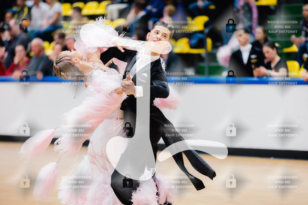Hessen Tanzt WDSF International Open Standard 8th (32) Dmytrii Forostianov _ Helene Novalee Tilgert (Grün-Gold-Club Bremen)-2025-05-17-8838 | Webshop for digital downloads and prints of dance sport, event & show photographer Julian Link - Realisiert mit Pictrs.com
