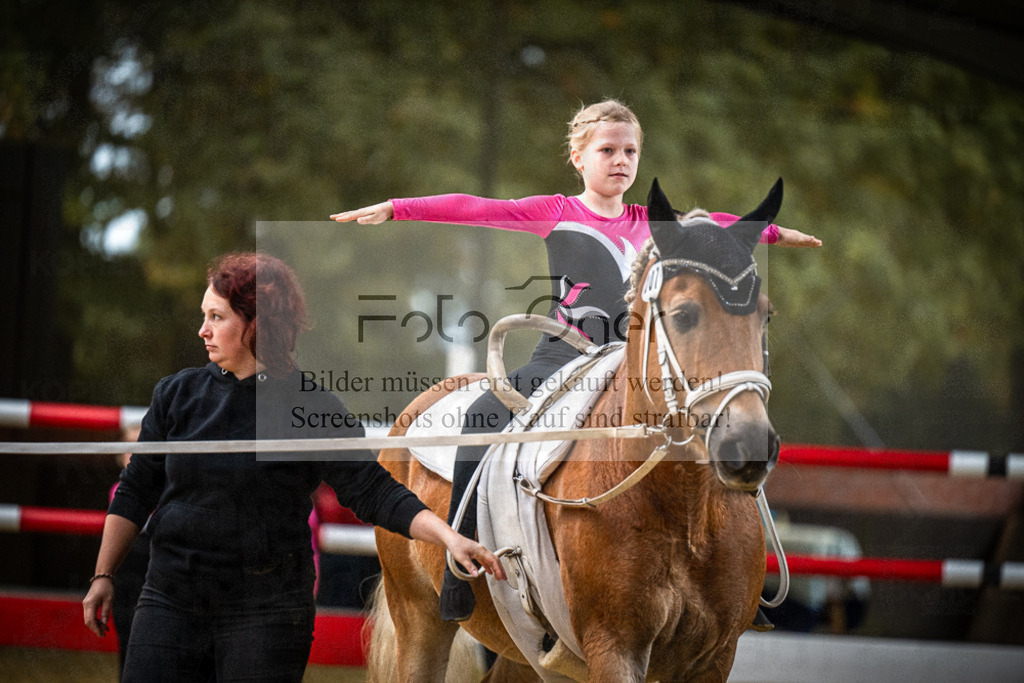 DOS_0091 | Entdecke hochwertige Reitturnierfotos von Foto Oger. Professionell, emotional und authentisch – jetzt Lieblingsmomente im Shop bestellen.Deutschlandweite Turnierfotografie. - Realisiert mit Pictrs.com
