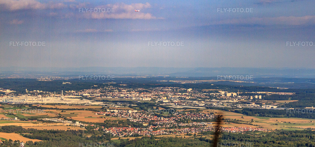 Luftbild: Blick bis Sindelfingen, Einflugschneise im Ortsteil Darmsheim in Sindelfingen im Bundesland Baden-Württemberg in Deutschland. Foto: IMG_52464.jpg vom 23.08.2012 durch Werner Riehm/FLY-FOTO.de