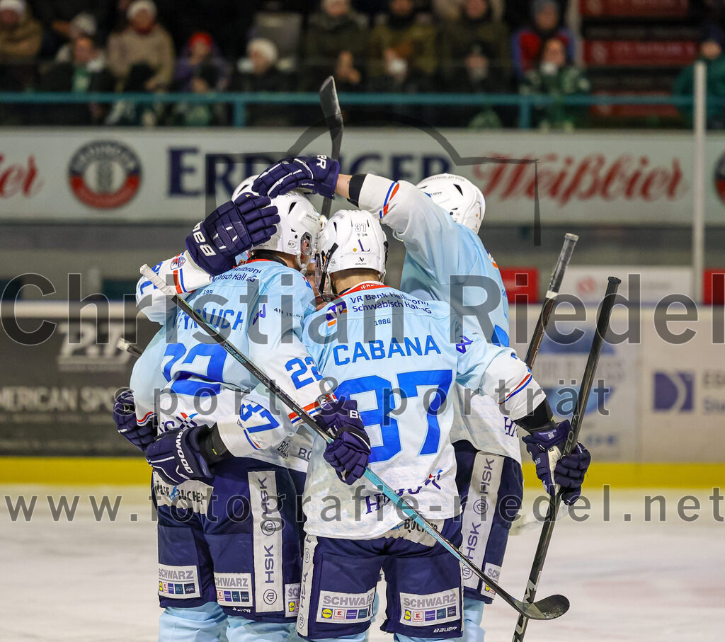 2025-12-23_054_TSV_Erding_gegen_Heilbronner_Falken | Erding, Deutschland, 23.12.2025:Eishockey, Oberliga Süd 2025 / 2026, 29. Spieltag, TSV Erding gegen Heilbronner Falken, Endergebnis: 5:4Foto: Christian Riedel / fotografie-riedel.net