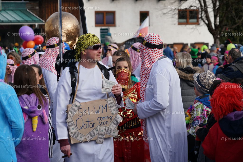 news-2023-Feb11-Fasching-Weissenbach-DSC02024 | Info aus dem Bezirk Reutte/Ausserfern Tirol sowie eine umfangreiche Bilddatenbank über die gesamte Region: Lechtal, Talkessel Reutte, Tannheimertal, Zwischentoren. Lech, Plansee, Zugspitze, Grenztunnel, B179, Fernpassstraße, Verkehr, Lawinen, Tradition, - Realisiert mit Pictrs.com