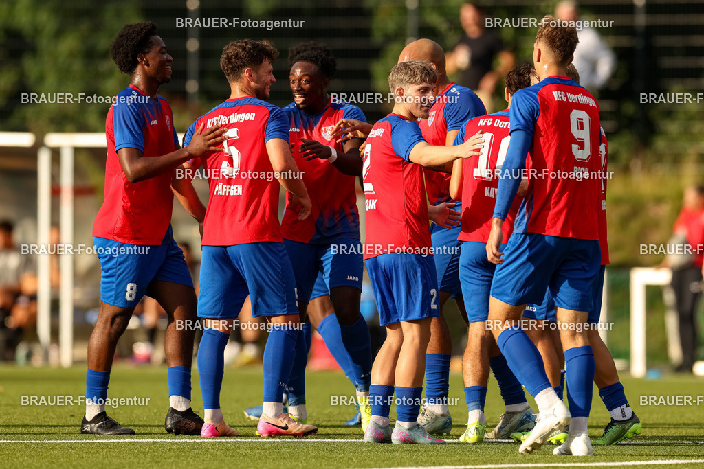 1_KFCWAT_20250723_0351.JPG -  - KFC Uerdingen - SG Wattenscheid 09 - Testspiel | Krefeld, Deutschland, 23.07.25: Etienne-Noel Reck (KFC Uerdingen) Torjubel, jubelt mit seiner Mannschaft nach dem Treffer zum 2:2 waehrend des Testspiel Spiels zwischen KFC Uerdingen - SG Wattenscheid 09 in der Covestro Sportpark am 23. July 2025 in Krefeld, Deutschland. (Foto von Stefan Brauer/Brauer-Fotoagentur)