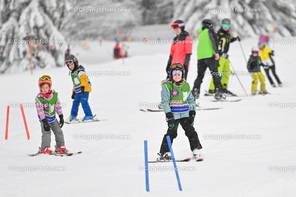 Hochficht_ Skigebiet_ Boehmerwald_ 04.02.2023-12 | 04.02.2023, Hochficht, AUT, Skigebiet Hochficht, Boehmerwald, im Bild Kinder bei Skifahren, Piste, Ski, Schnee, Skischule