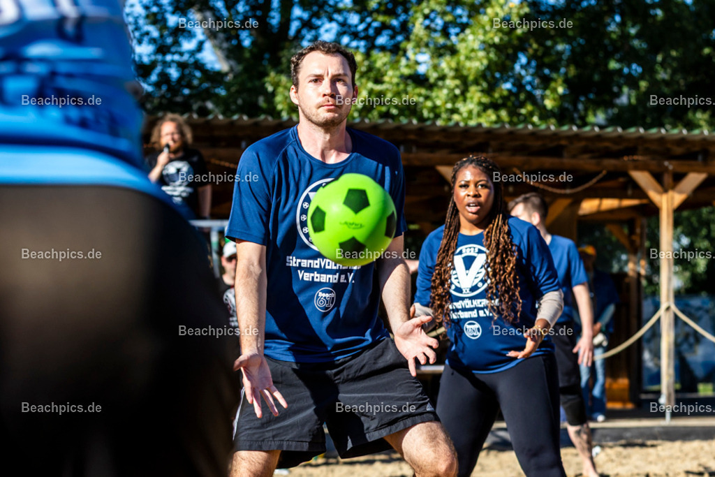 2025-200081923-Strandvölkerball-WM_1 |  23.08.2025; Berlin Foto: Gerold Rebsch - www.beachpics.de