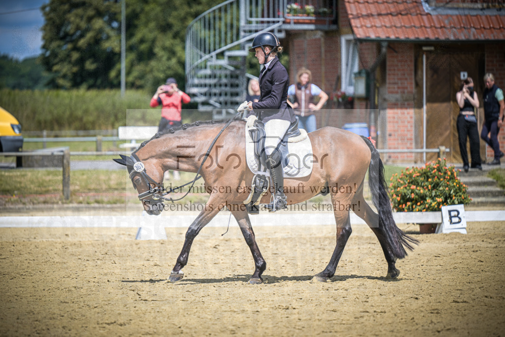 DOS_2685 | Entdecke hochwertige Reitturnierfotos von Foto Oger. Professionell, emotional und authentisch – jetzt Lieblingsmomente im Shop bestellen.Deutschlandweite Turnierfotografie. - Realisiert mit Pictrs.com