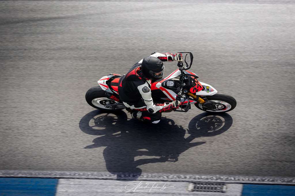 Ducati Trackday Hockenheimring 2026 | Entdecken Sie die faszinierende Welt von Alexander Tschuncky Arts: Kreative Fotografie, atemberaubende Automobilkunst und hochwertiger Bilderdruck. Lassen Sie sich inspirieren! - Realisiert mit Pictrs.com