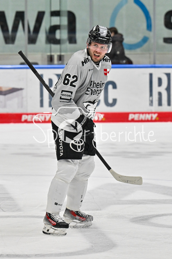 Augsburger Panther - Kölner Haie | Jubel der Haie nach dem Ausgleich zum 3-3 durch Parker TUOMIE (Koelner Haie #62)  / Treffer / Tor / Torschuetze / Freude / Happy / DEL: Augsburger Panther - Koelner Haie, Curt Frenzel Stadion am 02.03.2025